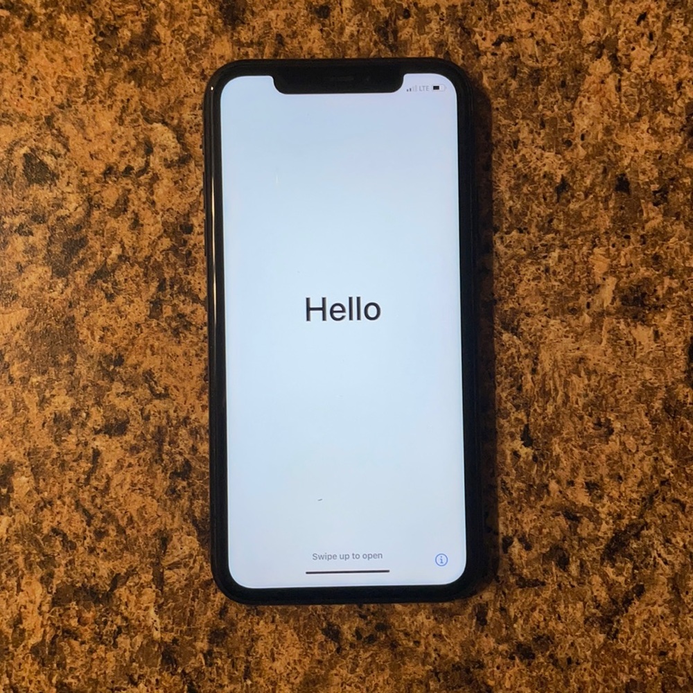 USED IPhone XR with Apple Generation One AirPods